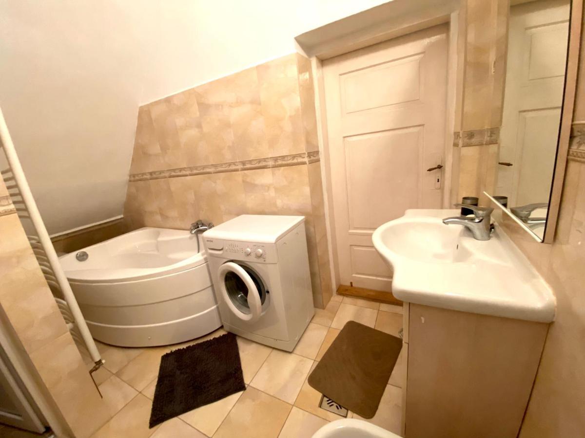 Апартаменти Apartament Super Central Cu Parcare Privata Арад Екстер'єр фото